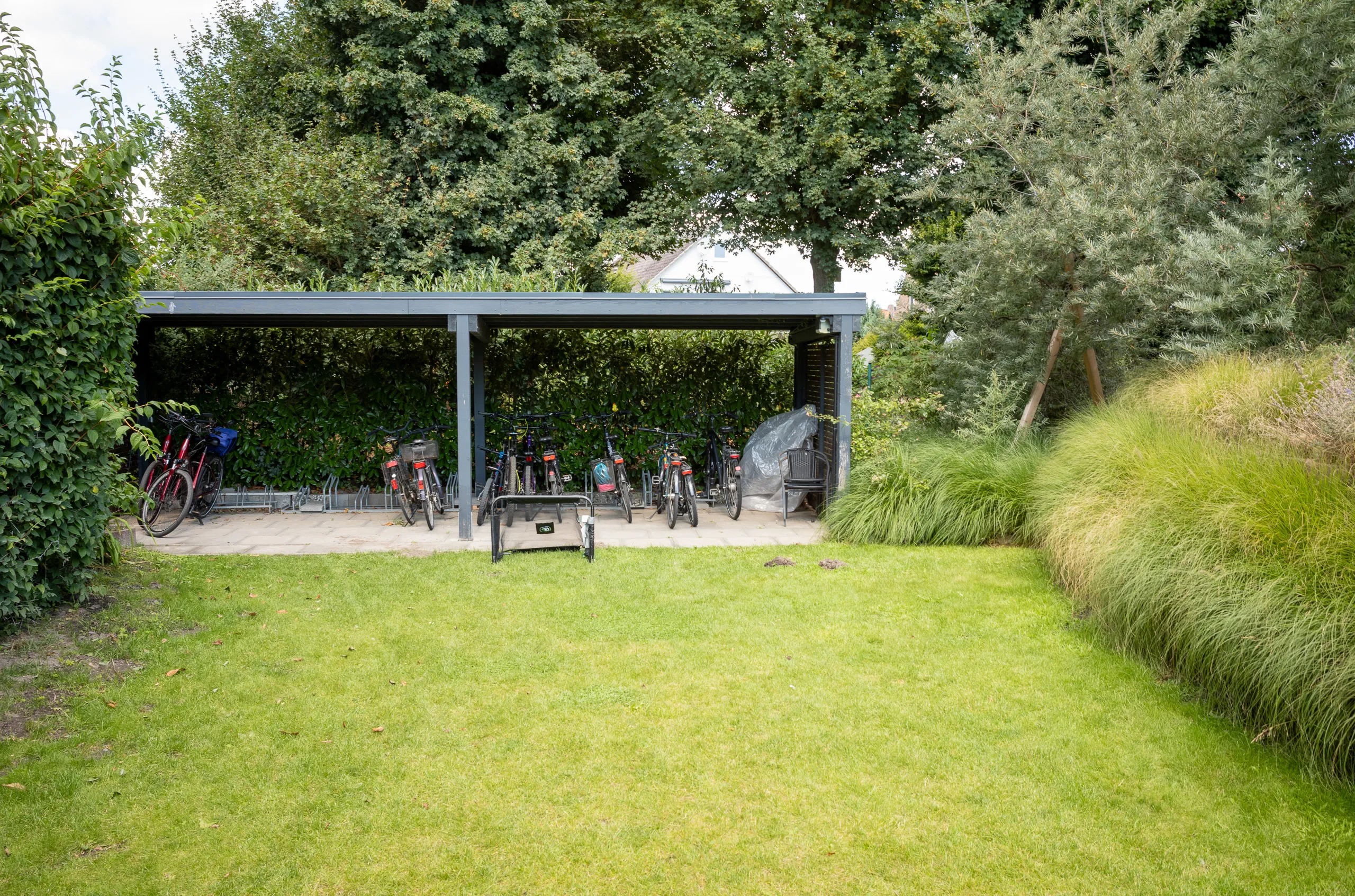 Fahrradunterstand im Garten